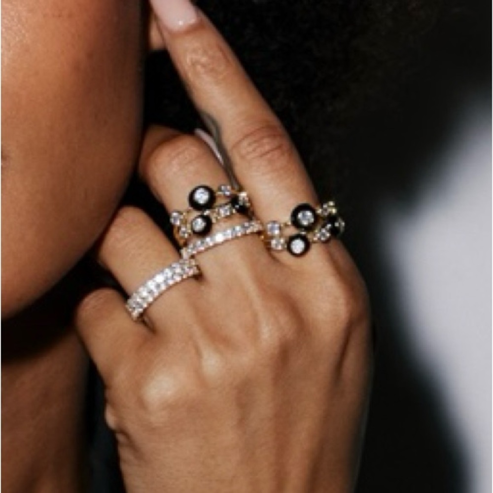 MELINDA MARIA
CLOUD 9 BLACK RING IN SILVER - Picture 3 of 6